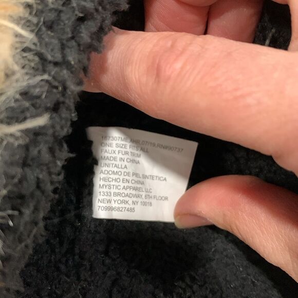 Mystic | Leopard Faux Fur Fleece Girls Winter Hat with Poms Cap - Picture 8 of 8